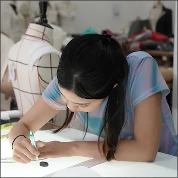 D4 Desain Mode Semester 1 - 3 Politeknik Kreatif Indonesia